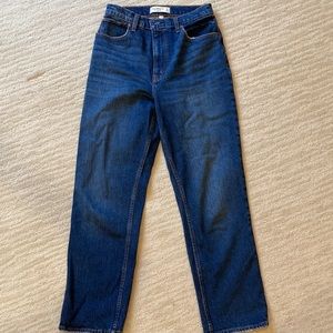 Abercrombie - ultra high rise- the 90s straight curve love jeans (short)